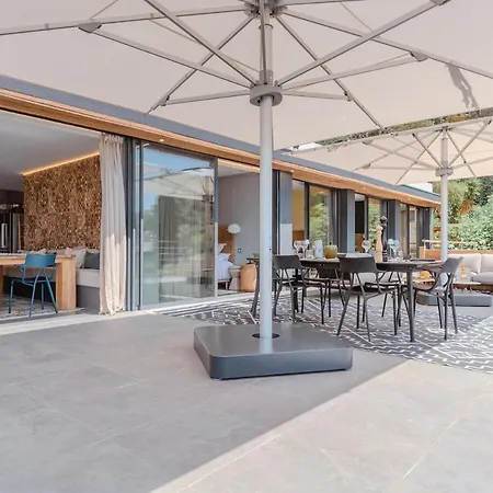 Rooftop In Lavandou, Panoramic View لو لا فاندو