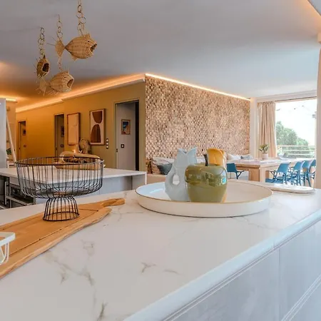Апартаменты Rooftop In Lavandou, Panoramic View Ле-Лаванду