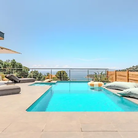 Апартаменты Rooftop In Lavandou, Panoramic View